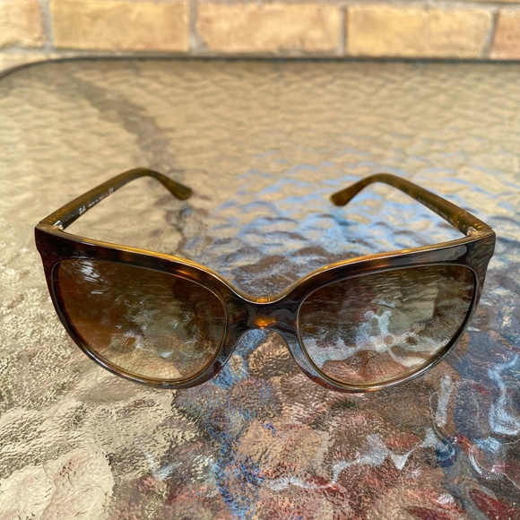 Ray Ban Aviator Sunglasses - Picture 5 of 10